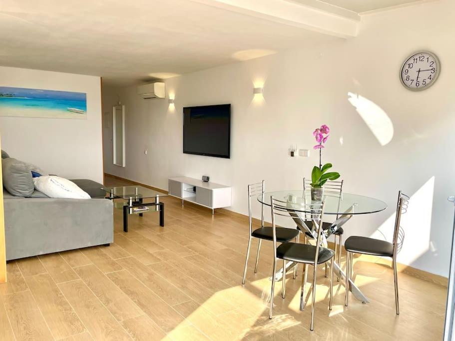 Modern Penthouse With Big Terrace Apartment ปลาตจาดาโร ภายนอก รูปภาพ